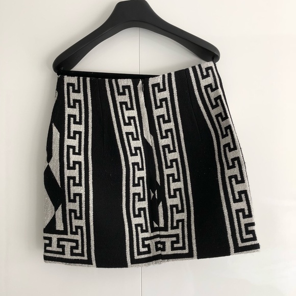 Zara Skirt ( Winter 17) - Picture 2 of 3